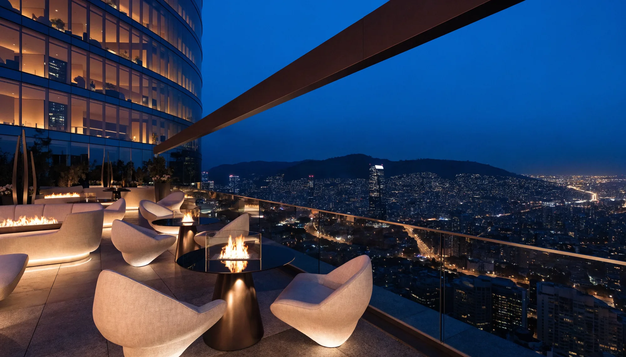 Rooftop lounge de SkyPark de noche